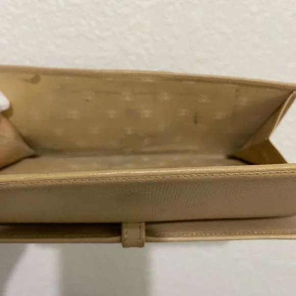 Chanel Caviar CC Coco Button Continental Wallet - Picture 13 of 16